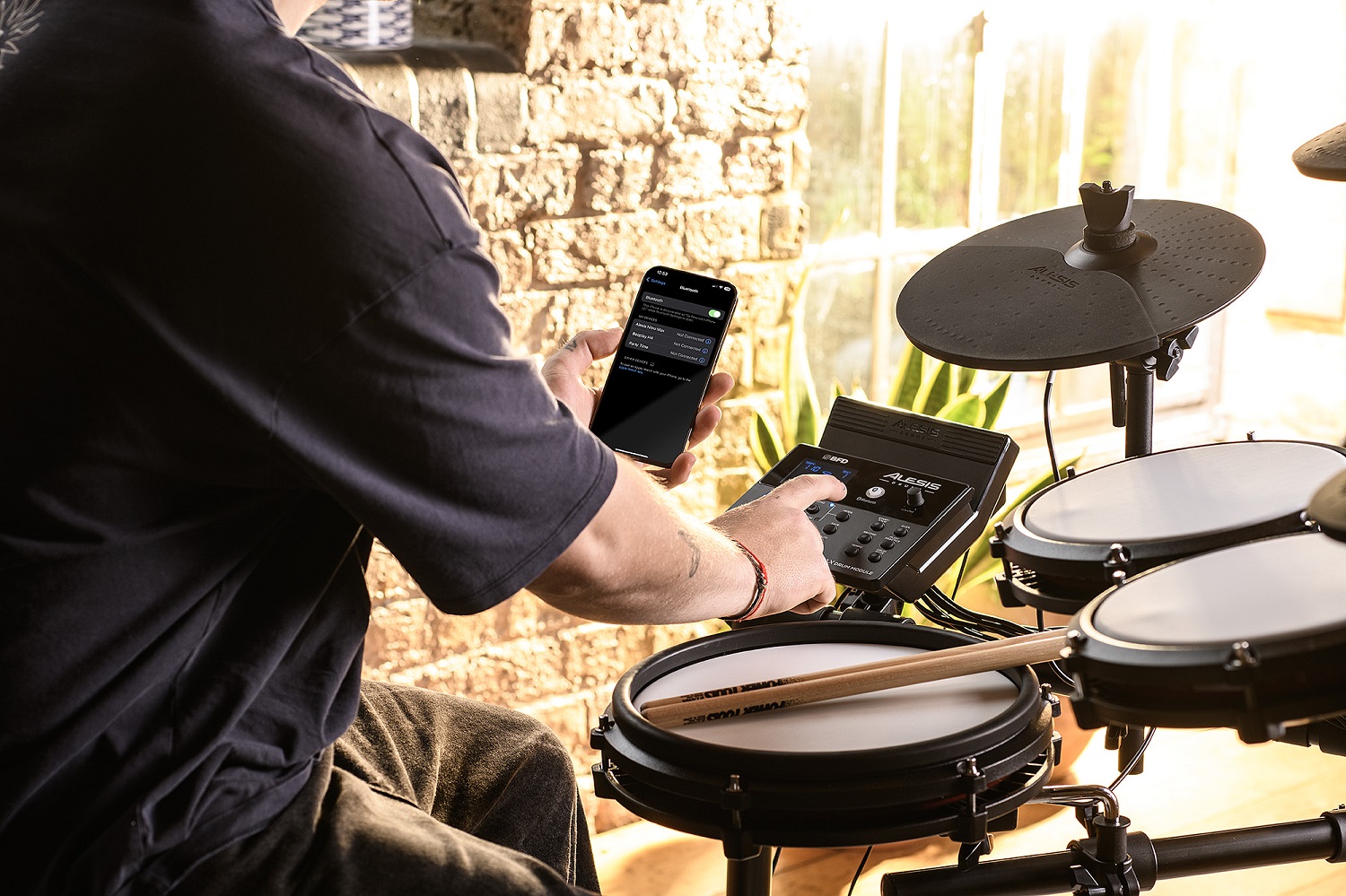 ALESIS NITRO MAX KIT - купить в Музторге недорого: электронные ударные  установки, комплекты, цены