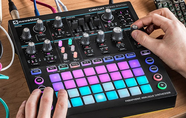 Novation Circuit Mono Station – парафонический аналоговый синтезатор.